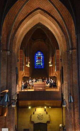 Empore um die Chor-Ensemble-Orgel. © Bernd Schwabe, Hannover