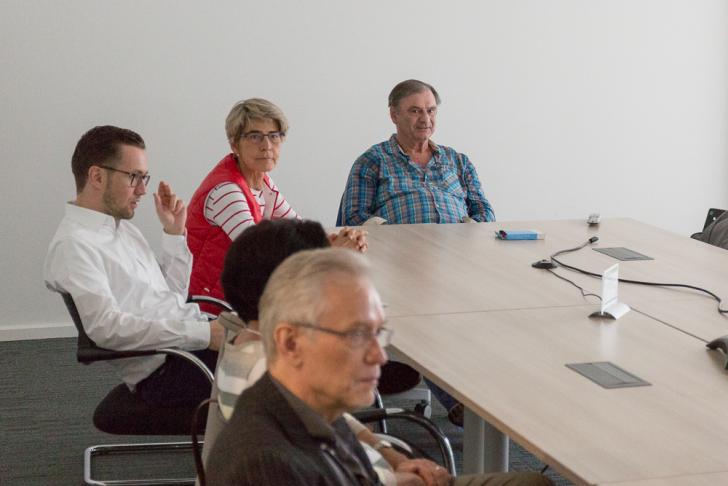 Gruppe beim Vortrag