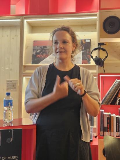 Eva Bender bei ihrem engagierten Vortrag