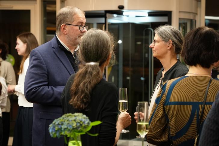 Gespräche und Networking – Foto: Jette Ströwer