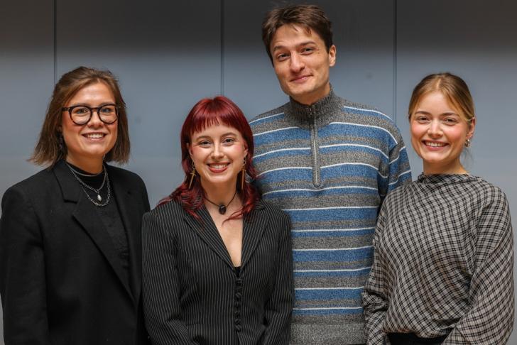 Nicht im Bild: Pinar Dogantekin (Internationales Medien-Stipendium 2026) und Joshua Kocher (Stipendium "Wirtschaft/Finanzen" 2026)