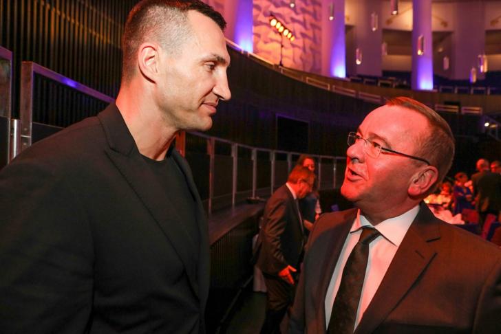 Wladimir Klitschko im Gespräch mit Innenminister Boris Pistorius