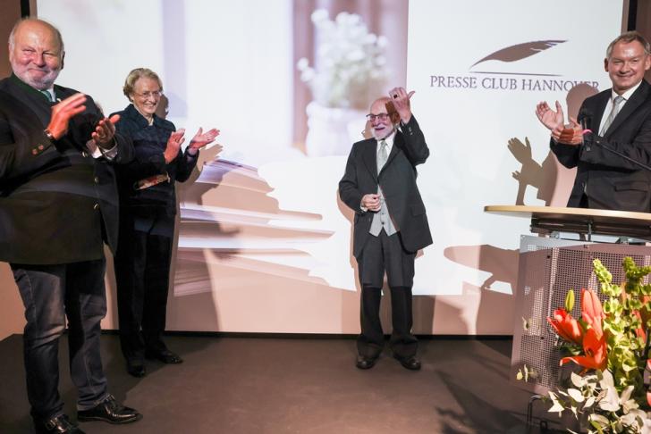 Soeben mit dem LeibnizRingHannover 2020 ausgezeichnet: Rolf Zick mit seinem Ehrenring