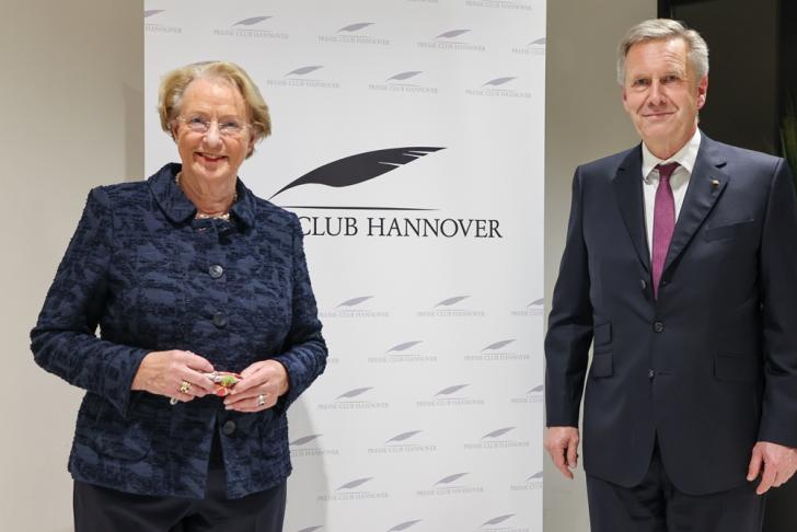 Eske Nannen (Kuratorium LRH) und Altbundespräsident Christian Wulff