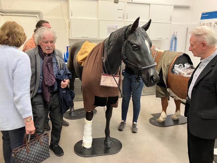 Teilnehmer beim TiHo-Besuch