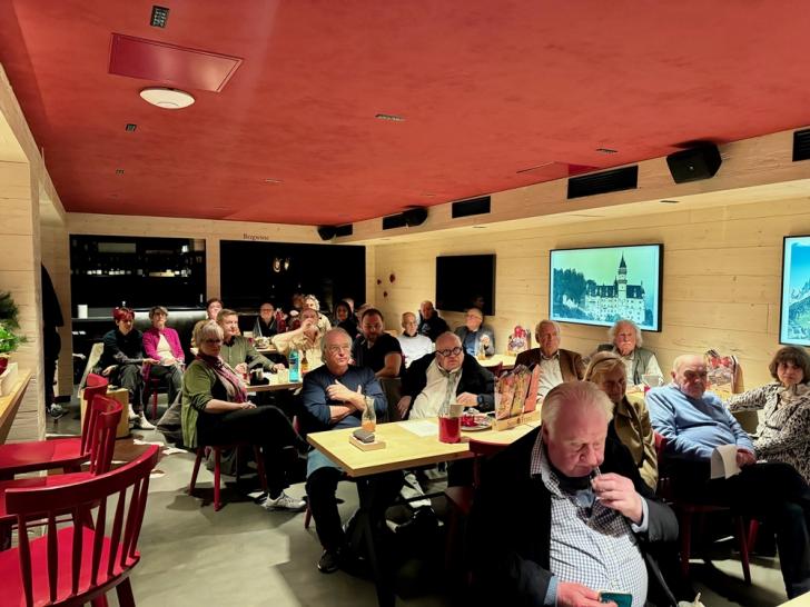 Mitglieder bei der Versammlung